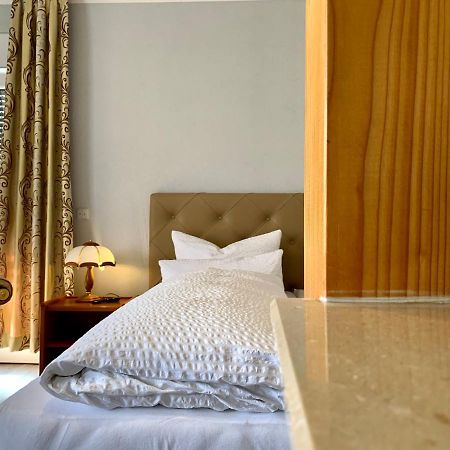 Ratskeller Hotel & Restaurant ลินโดว์ ภายนอก รูปภาพ