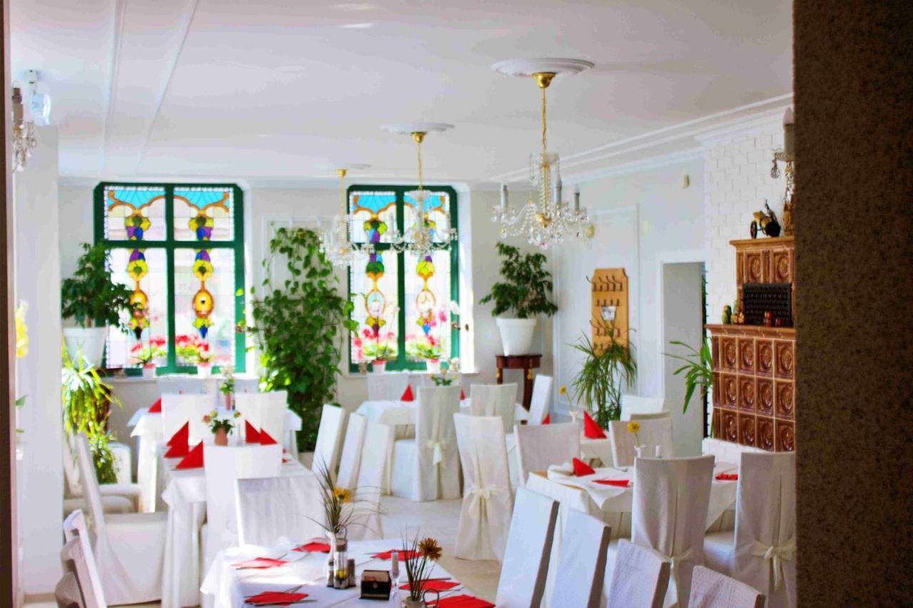 Ratskeller Hotel & Restaurant ลินโดว์ ภายนอก รูปภาพ