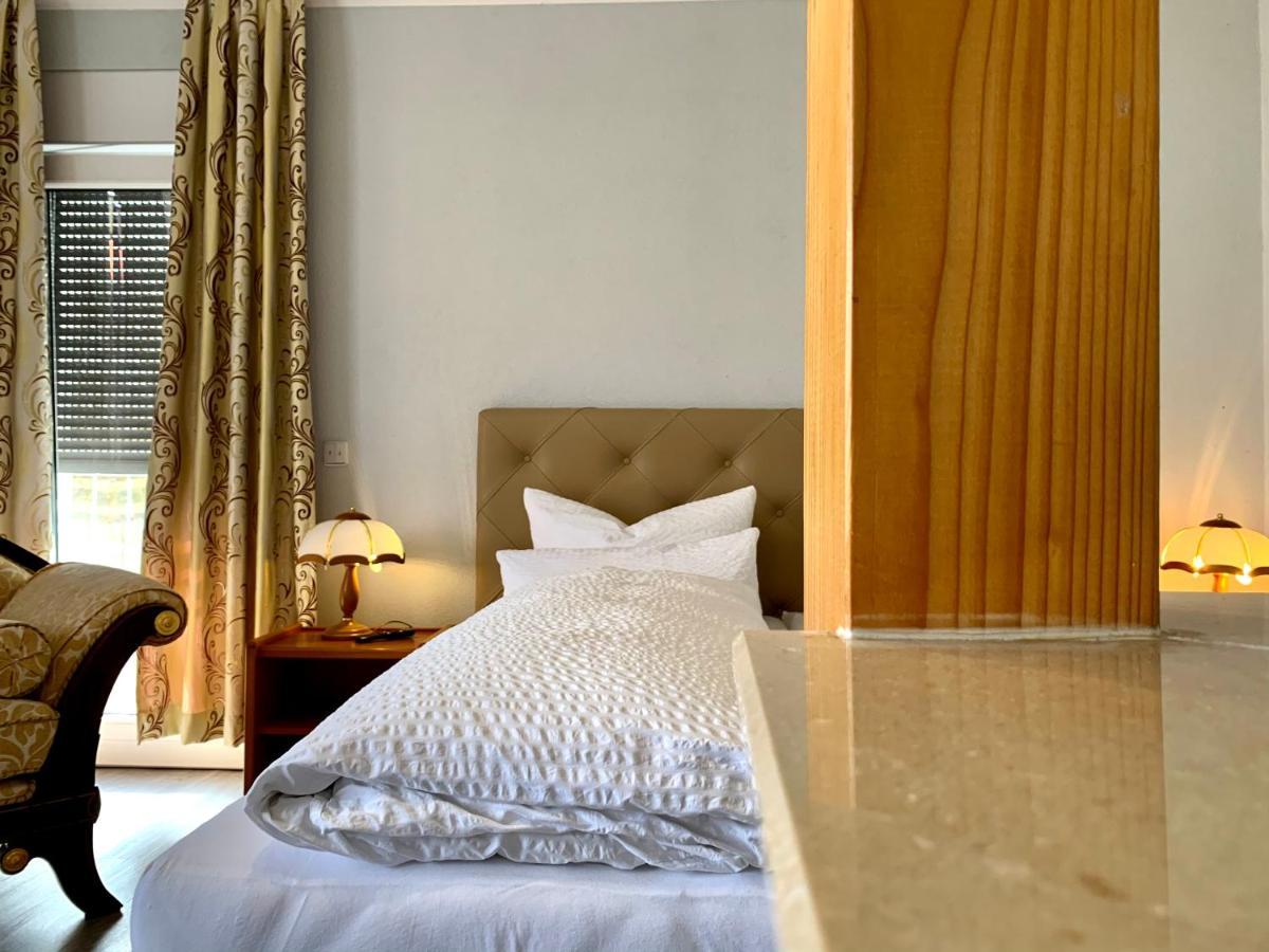 Ratskeller Hotel & Restaurant ลินโดว์ ภายนอก รูปภาพ