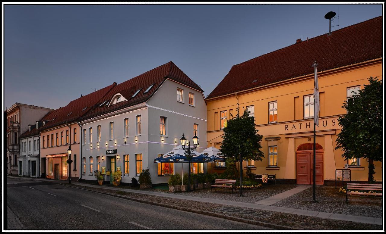 Ratskeller Hotel & Restaurant ลินโดว์ ภายนอก รูปภาพ