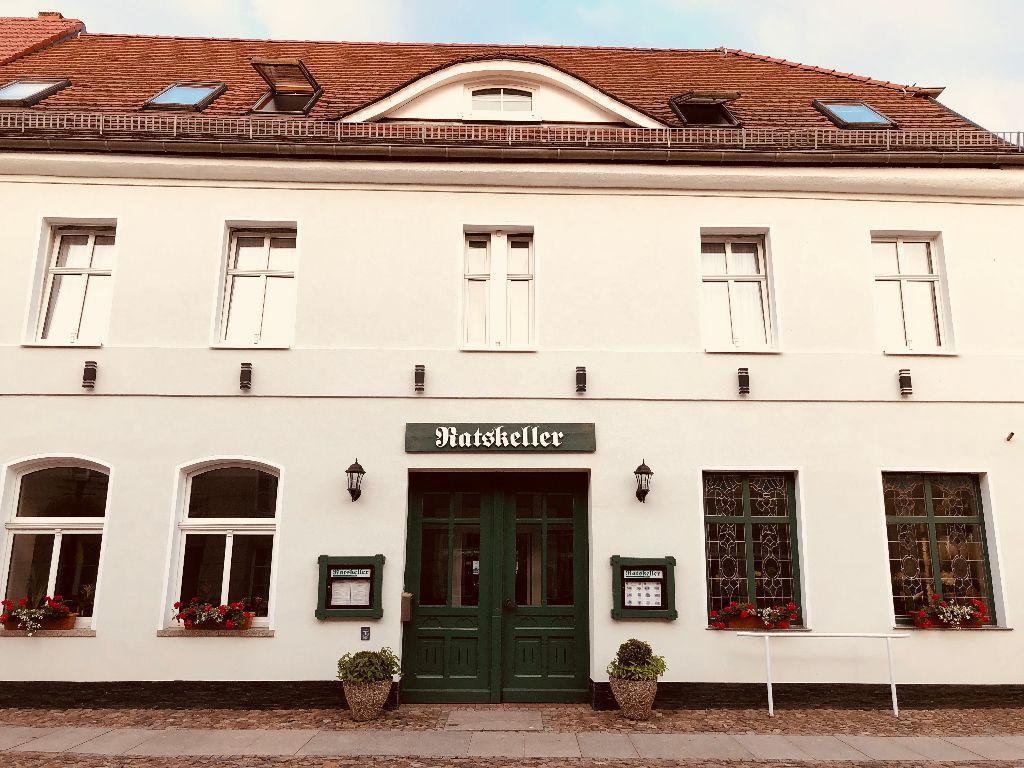 Ratskeller Hotel & Restaurant ลินโดว์ ภายนอก รูปภาพ